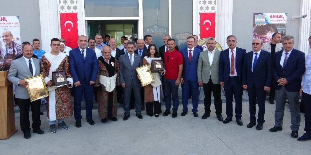 Vali Kaymak: &ldquo;Ahilik k&uuml;lt&uuml;r&uuml;n&uuml; esnaf arasında yaymalıyız&rdquo;