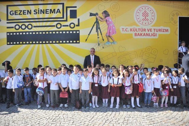 Çocukları sinema ile buluşturacak 'Gezen Sinema TIR', Ankara'dan yola çıktı