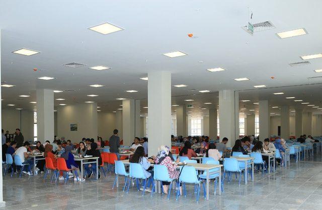 Bayburt Üniversitesi Kültür Merkezi 1500 kişilik yemekhaneyle hizmete başladı