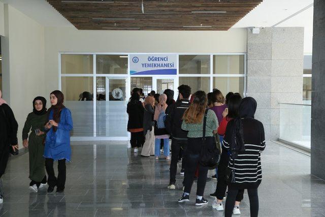 Bayburt Üniversitesi Kültür Merkezi 1500 kişilik yemekhaneyle hizmete başladı