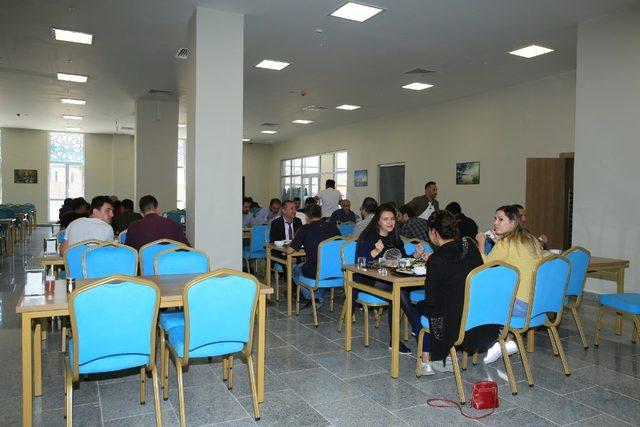 Bayburt Üniversitesi Kültür Merkezi 1500 kişilik yemekhaneyle hizmete başladı