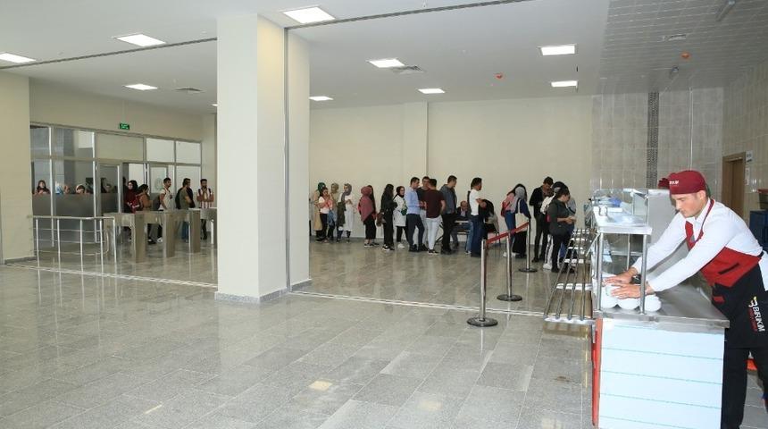 Bayburt Üniversitesi Kültür Merkezi 1500 kişilik yemekhaneyle hizmete başladı