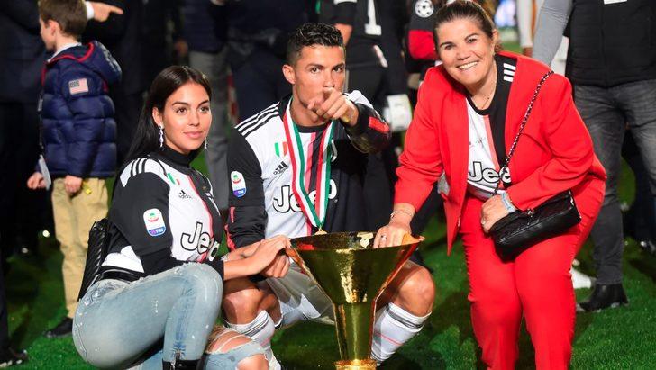 Ester Exposito yaptığı paylaşımla Ronaldo'nun sevgilisini tahtından etti! G4