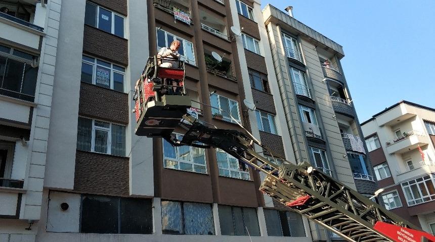 Evden gelen koku polisi ve itfaiyeyi alarma ge&ccedil;irdi