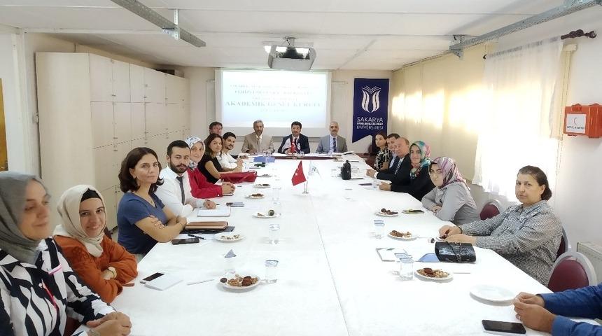 Ferizli MYO&rsquo;da akademik kurul toplantısı ger&ccedil;ekleştirildi