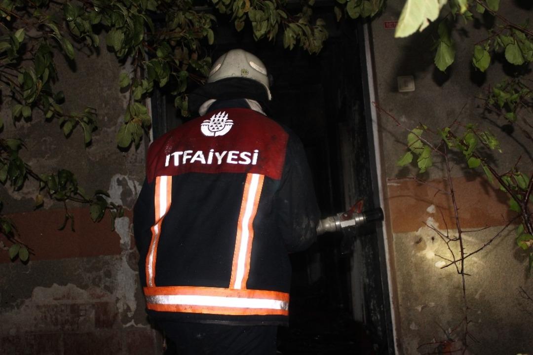 Elazığ&rsquo;da ev yanıgını