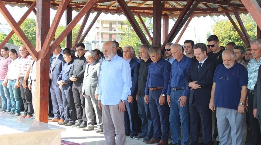 İş adamı g&ouml;zyaşları i&ccedil;inde toprağa verildi