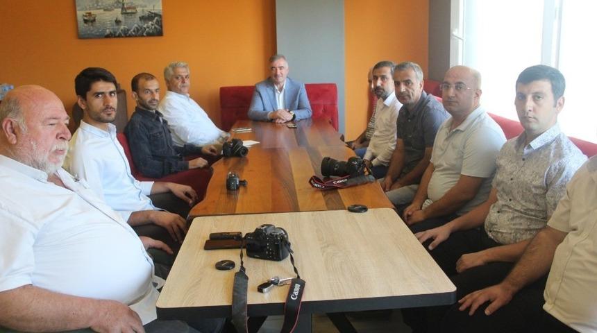 Başkan Turanlı, hazırladığı dosyayı vekillere g&ouml;t&uuml;recek