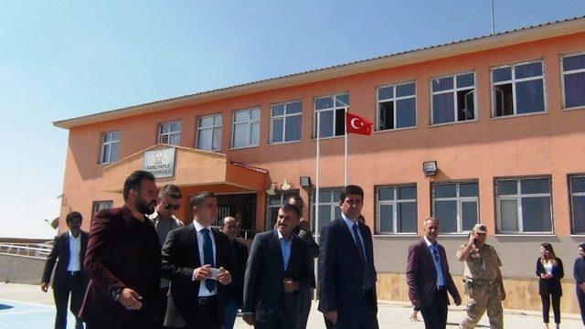 Öğrencilerden işaret diliyle ‘Şehitler Ölmez’ şarkısı