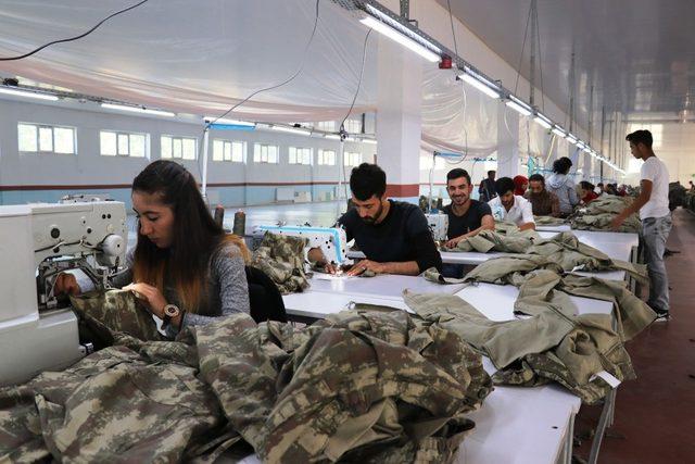 Tekstil fabrikasına d&ouml;n&uuml;şt&uuml;r&uuml;len cezaevi 150 kişiye ekmek kapısı oldu 3