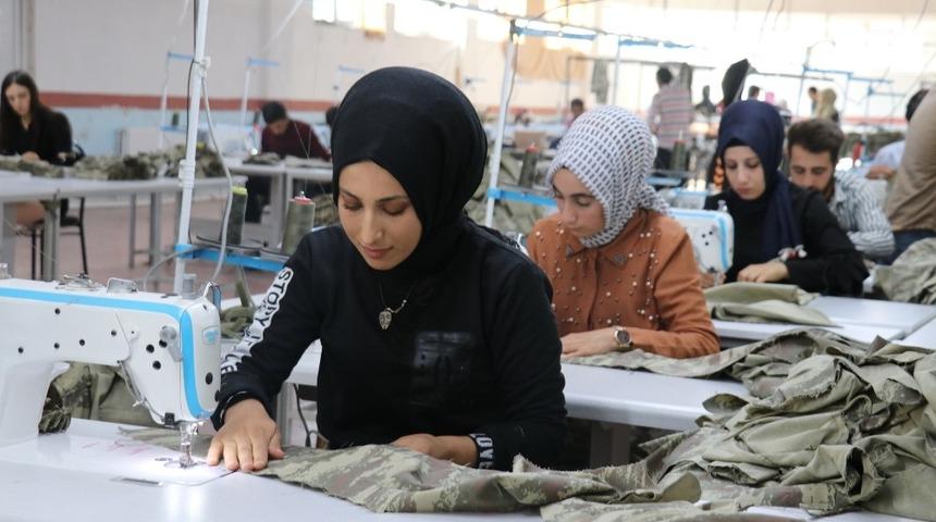 Tekstil fabrikasına d&ouml;n&uuml;şt&uuml;r&uuml;len cezaevi 150 kişiye ekmek kapısı oldu