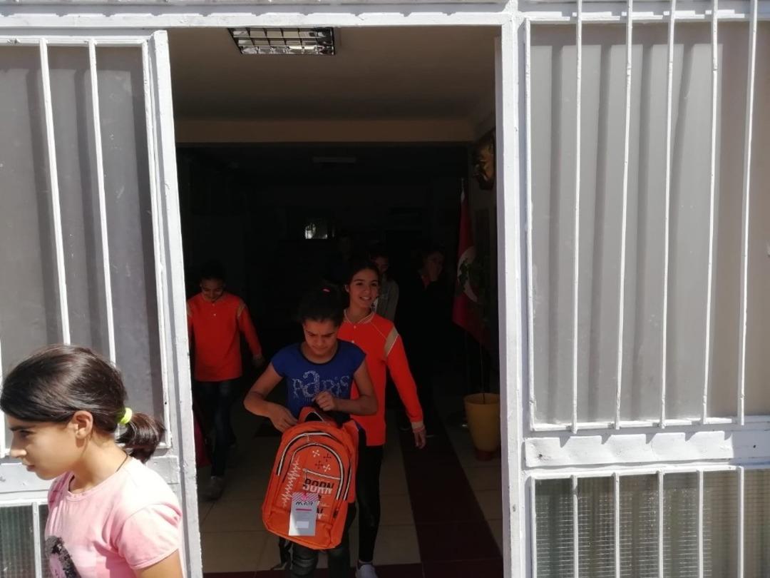 Toplum Destekli Polisler, okullarda da &ccedil;ocukların y&uuml;z&uuml;n&uuml; g&uuml;ld&uuml;r&uuml;yor