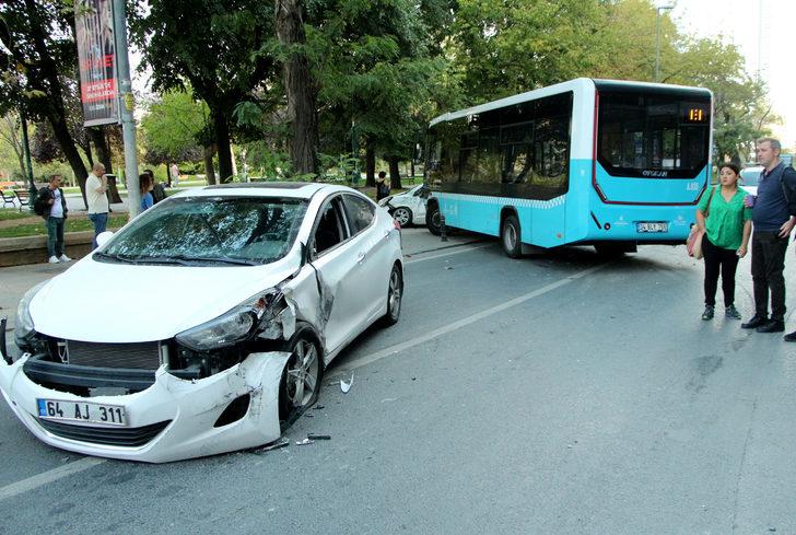 Taksim'de panik anları! Kontrolden çıkan otobüs iki otomobile çarptı G1