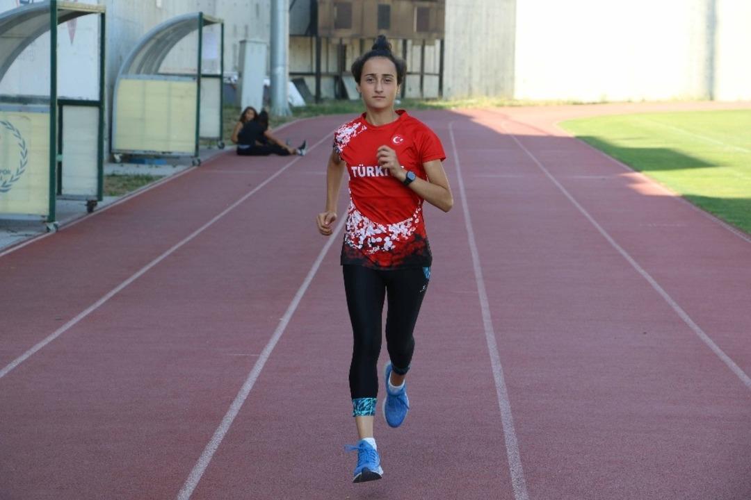 Ey&uuml;psporlu Tuğ&ccedil;e &Ouml;zkan, milli formaya kavuştu