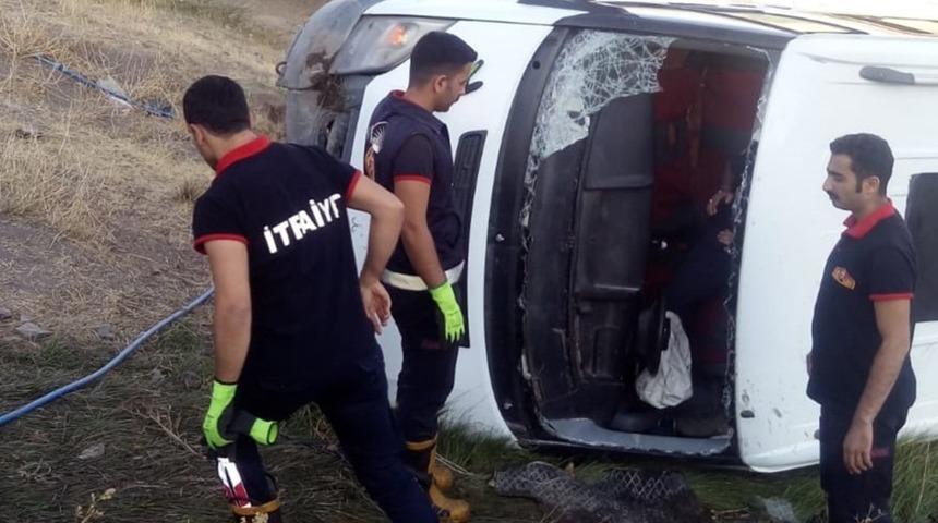 G&uuml;rpınar&rsquo;da minib&uuml;s devrildi