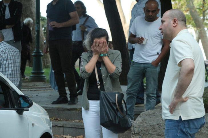 Taksim'de panik anları! Kontrolden çıkan otobüs iki otomobile çarptı G5