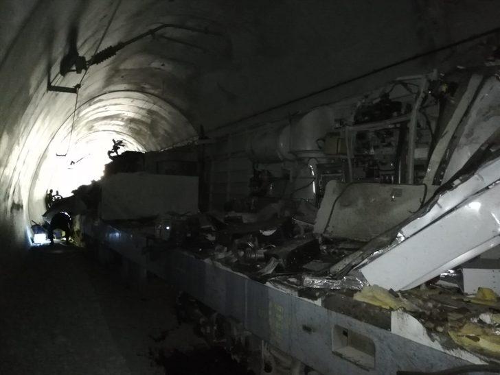 Son dakika! Bilecik'te kılavuz tren tünelde raydan çıktı: 2 ölü G1