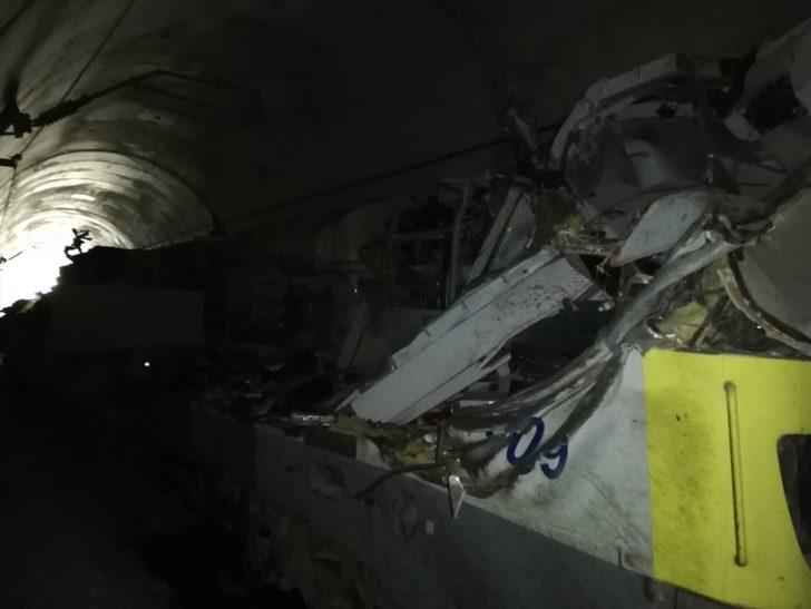 Son dakika! Bilecik'te kılavuz tren tünelde raydan çıktı: 2 ölü G3