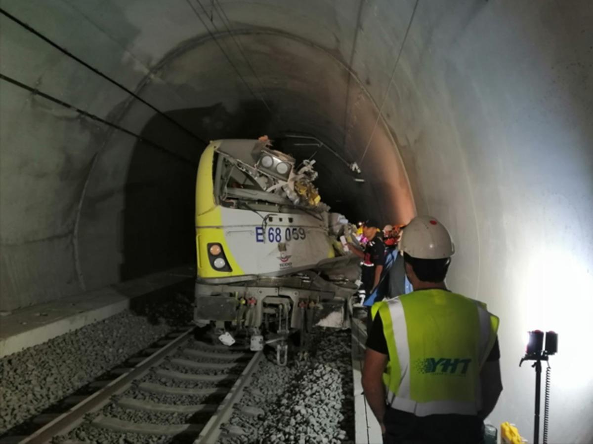 Son dakika! Bilecik'te kılavuz tren t&uuml;nelde raydan &ccedil;ıktı: 2 &ouml;l&uuml;