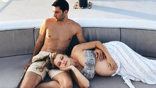 Gamze Erçel'den göbek şov