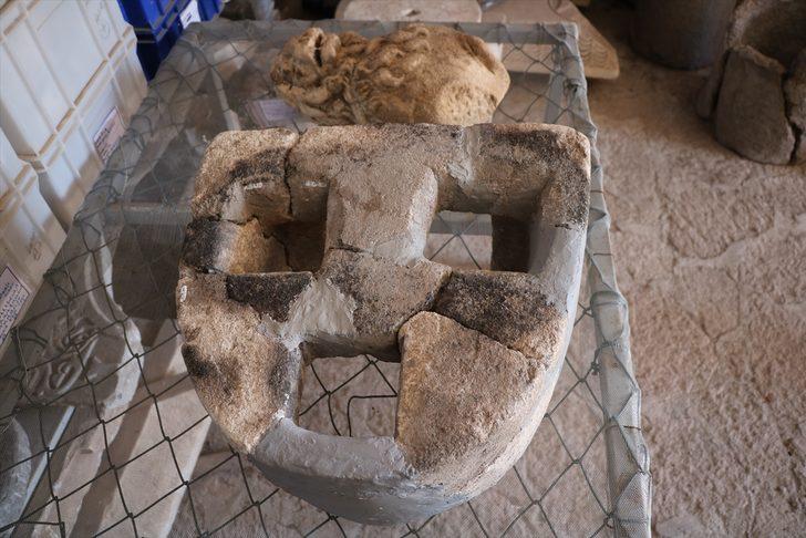 Assos'ta 2 bin 200 yıllık aslan heykeli bulundu G4