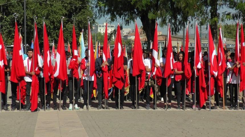 Gaziantep&rsquo;te &rsquo;Gaziler G&uuml;n&uuml;&rsquo; t&ouml;renle kutlandı