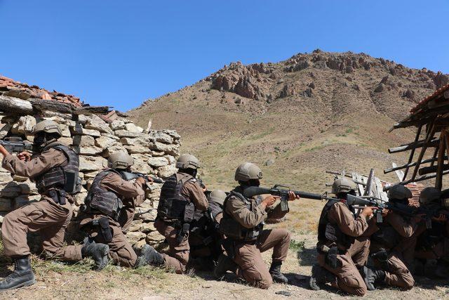 &Ouml;zel harekat polisine,&nbsp;6 aylık zorlu eğitim&nbsp; 1