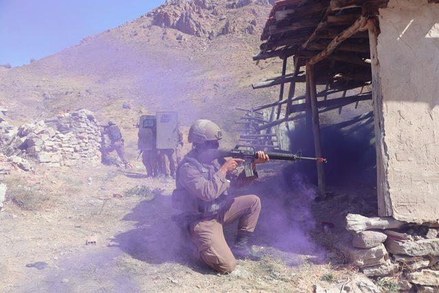 &Ouml;zel harekat polisine,&nbsp;6 aylık zorlu eğitim&nbsp; 2