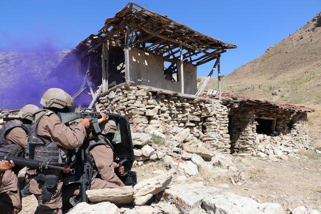 &Ouml;zel harekat polisine,&nbsp;6 aylık zorlu eğitim&nbsp; 3