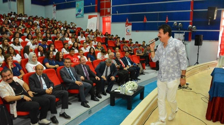 Ahmet Sel&ccedil;uk İlkan &ouml;ğrencilerle buluştu