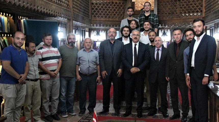 Vali Toraman, KİHMED Başkanı Mustafa Önsay’ı ziyaret etti