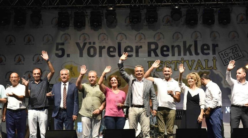 Yöreler Renkler’de halaylar durmadı
