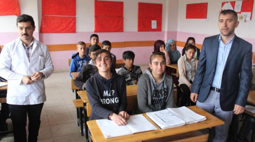 İmkansızlıklar İçinde Çıkagelen Başarı Öyküleriyle TEOG Birincisi İki Genç Kız