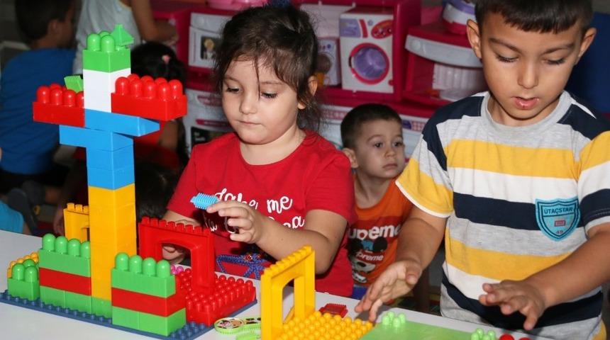 Okullar a&ccedil;ıldı Kitap ve Oyuncak K&uuml;t&uuml;phanesi şenlendi