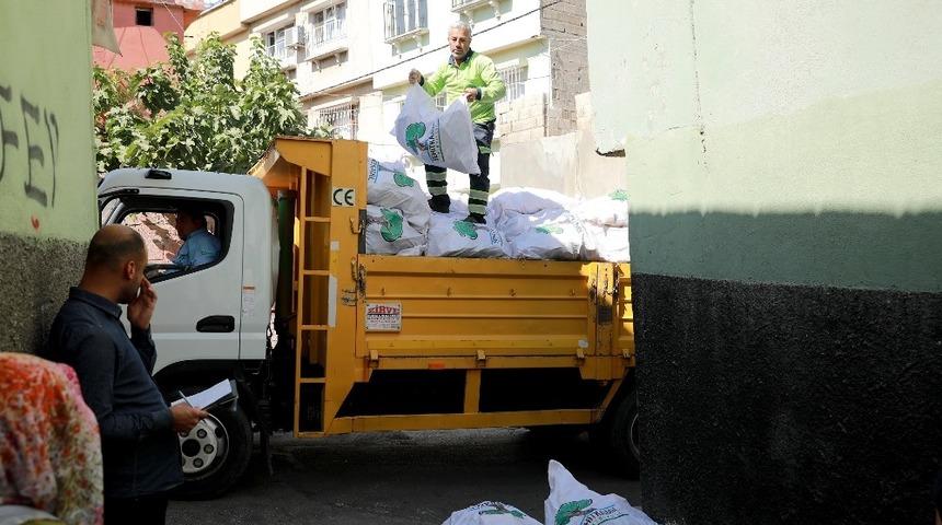 Dar gelirli ailelere kışlık yakacak yardımı