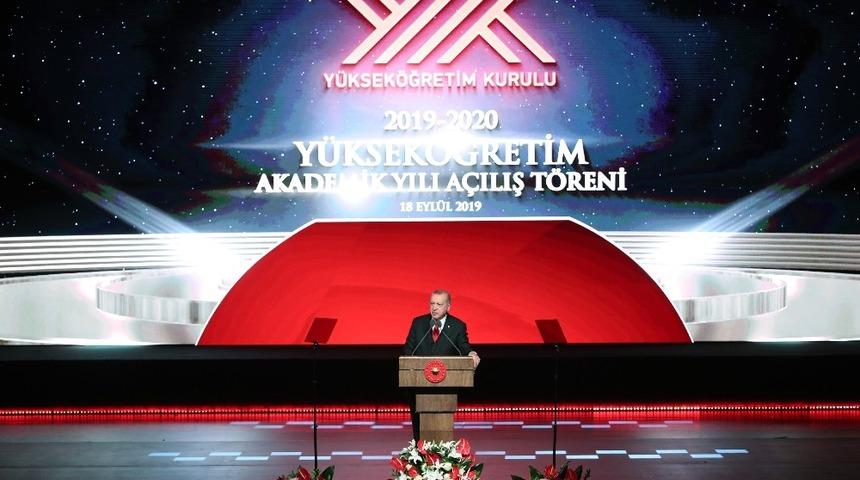 Y&uuml;ksek&ouml;ğretimde yeni akademik yıl d&uuml;zenlenen t&ouml;renle başladı