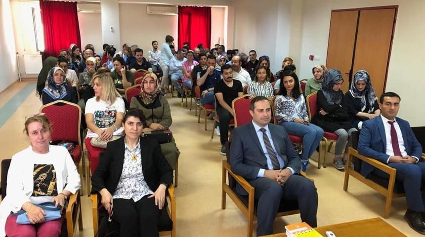 Doktorlara anne s&uuml;t&uuml; ve emzirme eğitimi