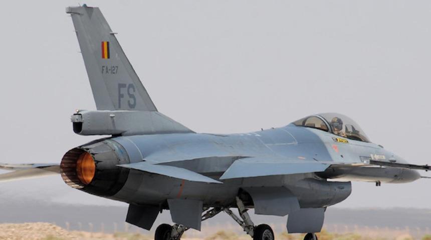 Fransa'da Belçika'ya ait savaş uçağı düştü