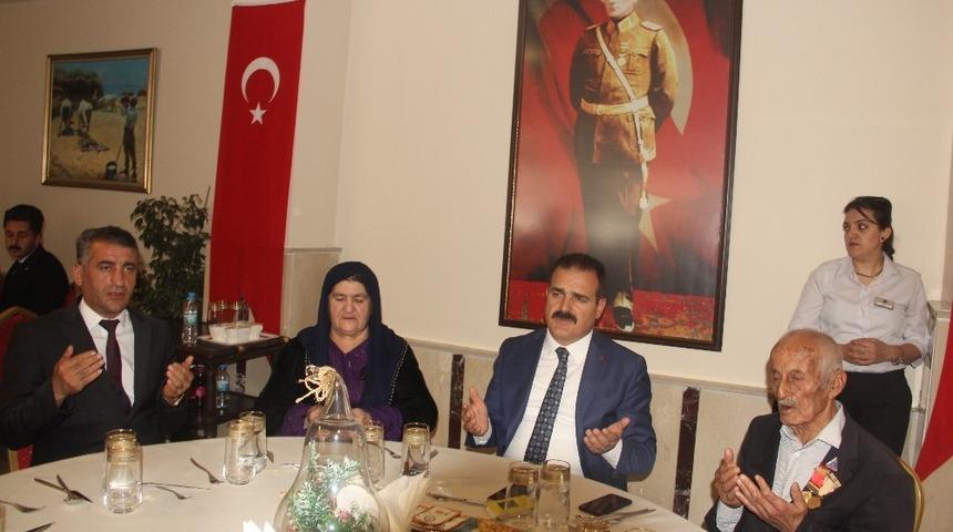Vali Akbıyık, şehit aileleri ve gazilerle yemekte bir araya geldi
