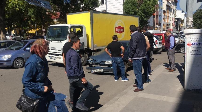 Kars’ta maddi hasarlı trafik kazası