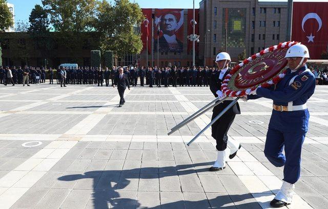 Eskişehir’de Gaziler Günü münasebetiyle Atatürk Anıtına çelenk sunuldu