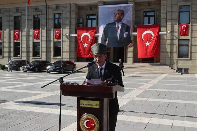 Eskişehir’de Gaziler Günü münasebetiyle Atatürk Anıtına çelenk sunuldu