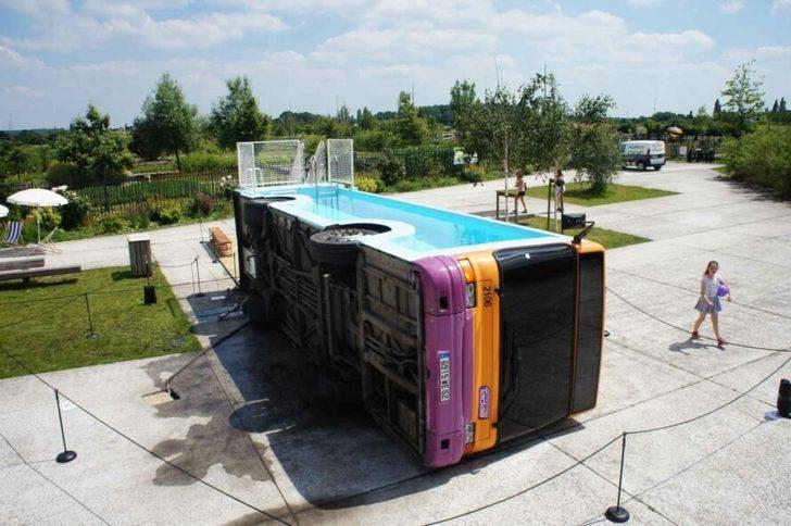 Eski bir otobüsü yüzme havuzuna çevirdiler! G2