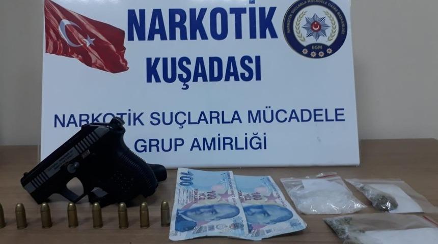 Şüpheli motosiklet sürücüsünün üzerinden her şey çıktı