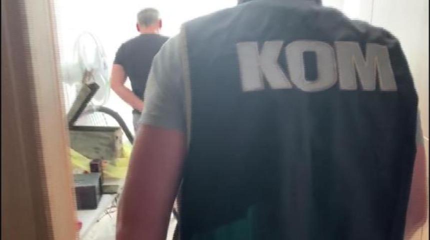 B&uuml;y&uuml;k&ccedil;ekmece'de cinsel i&ccedil;erikli ila&ccedil; hammaddesi operasyonu!