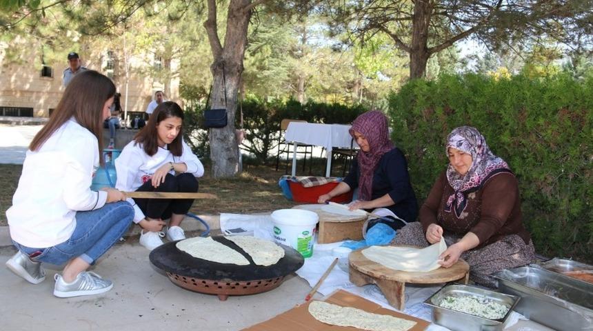 NEV&Uuml; Turizm Fak&uuml;ltesinden &lsquo;Y&ouml;resel Yemek Festivali&rsquo;