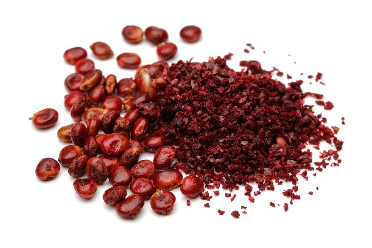 İbn-i Sina'nın da sağlık i&ccedil;in tavsiye ettiği sumağın sağlığımıza olan faydaları