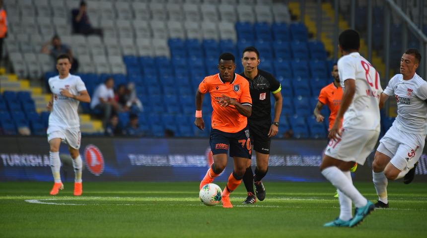 Başakşehir'in yıldızı hapse girmemek için maça gitmedi!