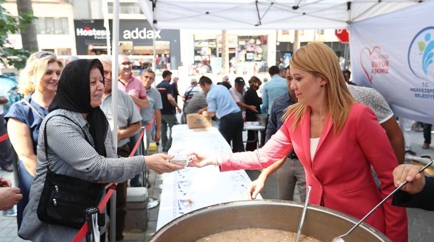 Merkezefendi Belediyesi&rsquo;nden vatandaşlara aşure ikramı