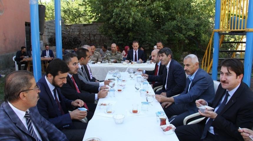 Şemdinli’de aşure dağıtımı